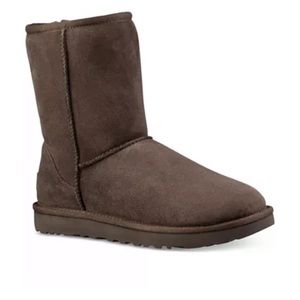 UGG®
Women's Classic II Short Boots